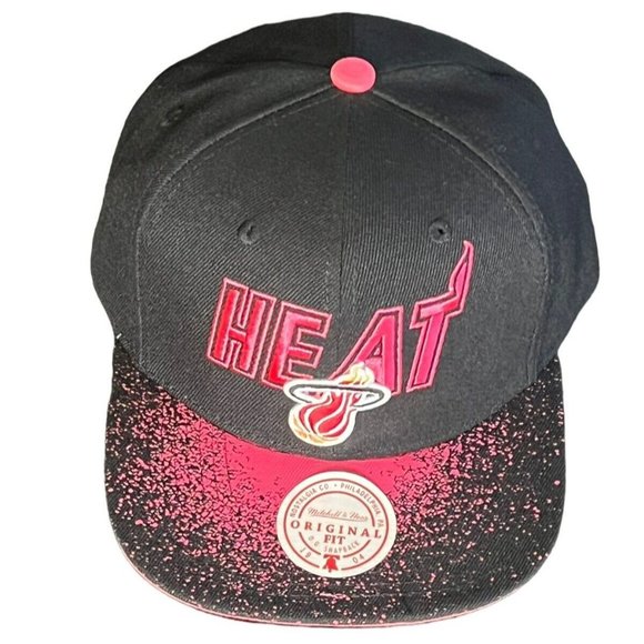Mitchell & Ness MIAMI HEAT NBA SNAPBACK Spray Paint Black/Pink Cap/Hat OSFM - Picture 1 of 7